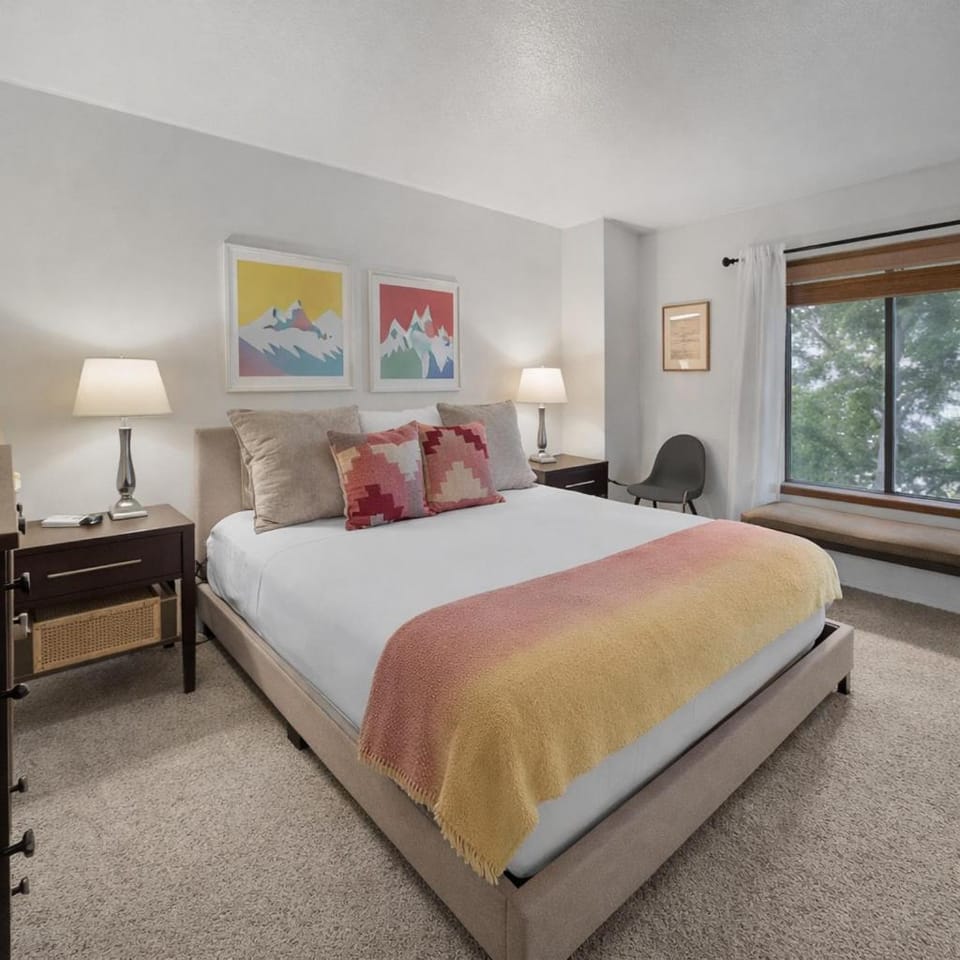 129 Park Station Escape! Cozy Condo with Pool & Hot Tub! Walking Distance to Main Street & Town Lift! condo Apartment in Park City