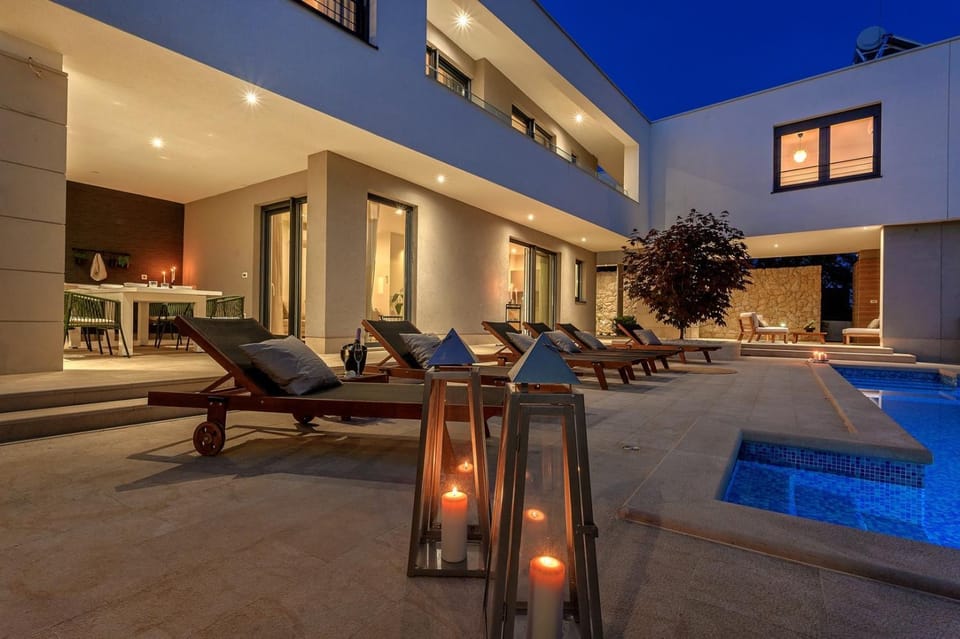 BBQ facilities, Balcony/Terrace, City view, Sea view, Swimming pool