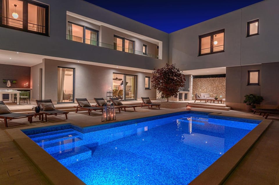 Property building, BBQ facilities, Garden, Balcony/Terrace, City view, Garden view, Sea view, Swimming pool, air conditioner
