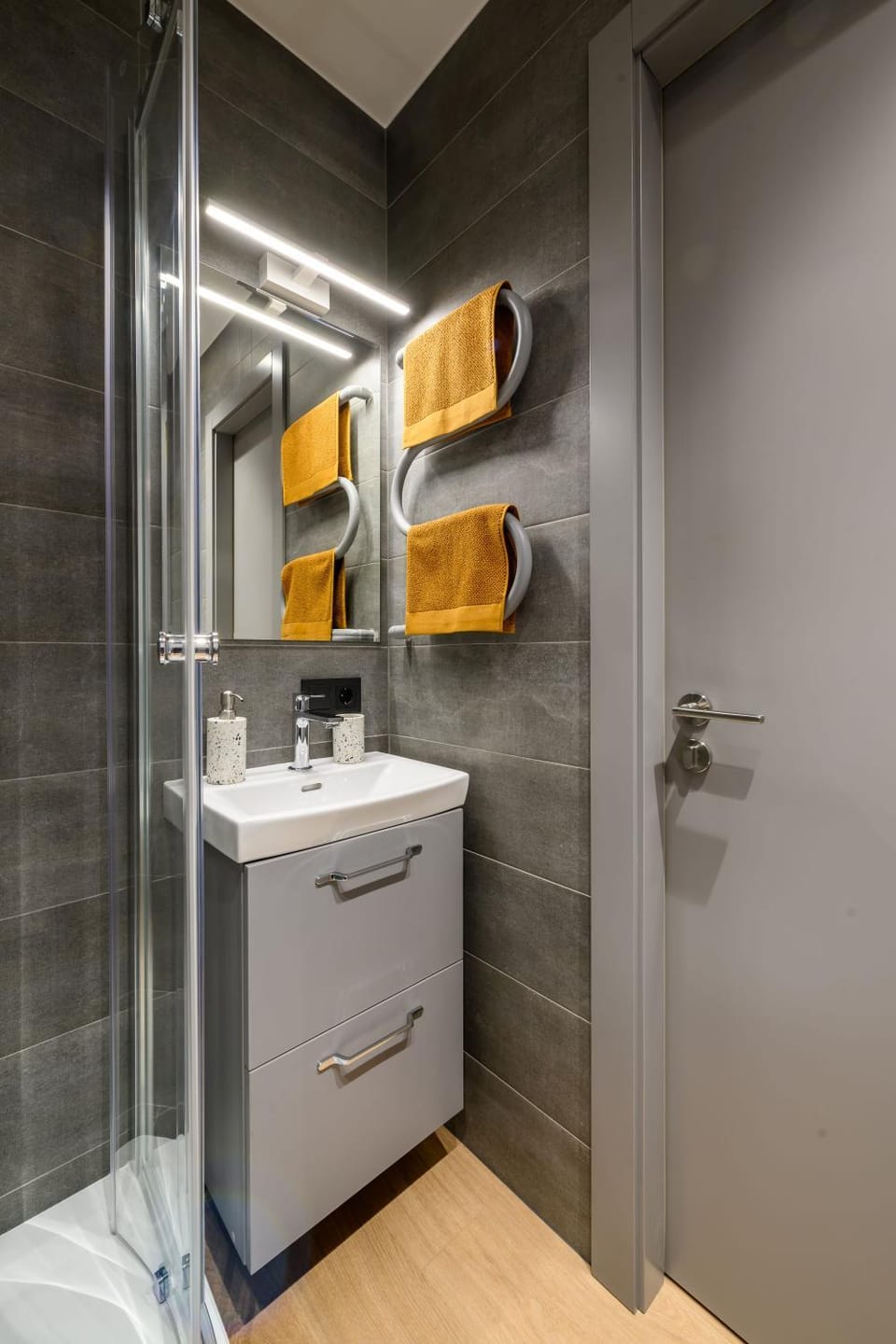 Shower, Bathroom, towels