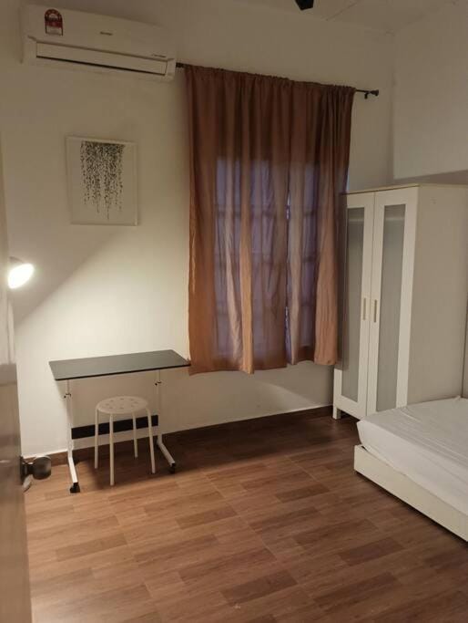Bed, Photo of the whole room, Bedroom, hair dresser, air conditioner