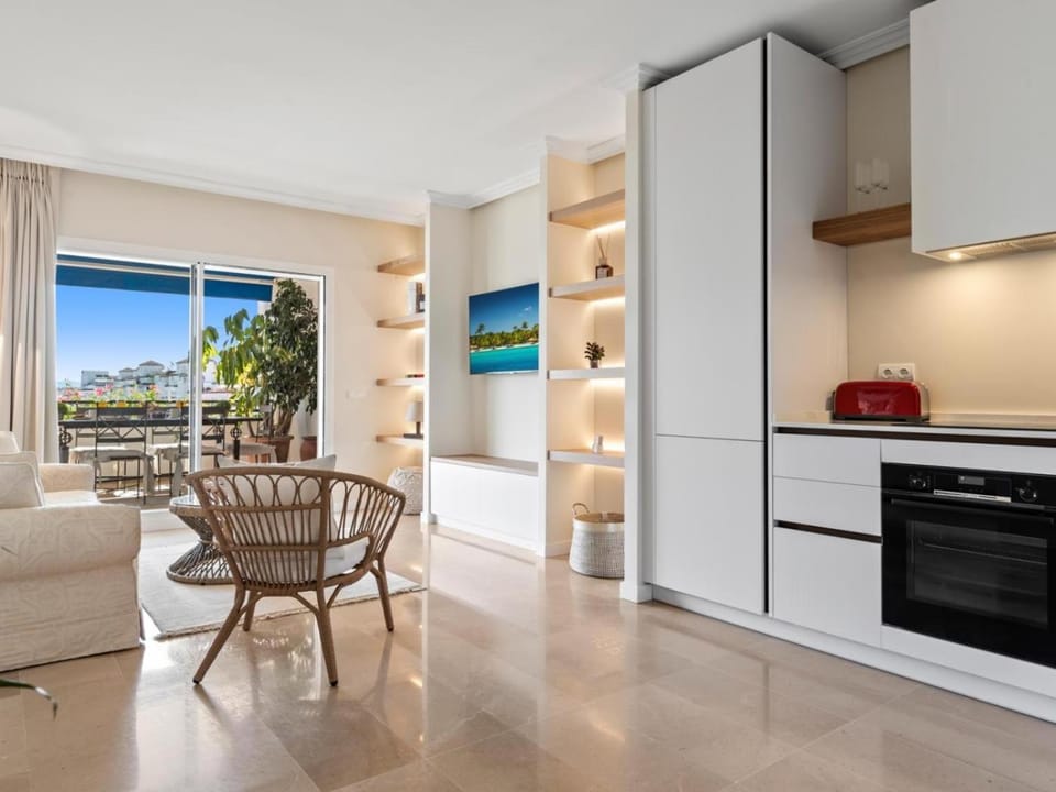Kitchen or kitchenette, Seating area