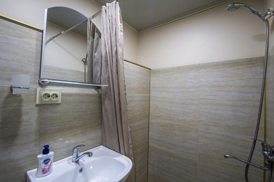 Shower, Bathroom, towels