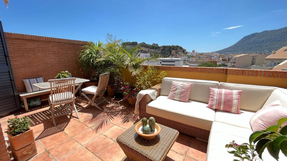 Balcony/Terrace, Mountain view