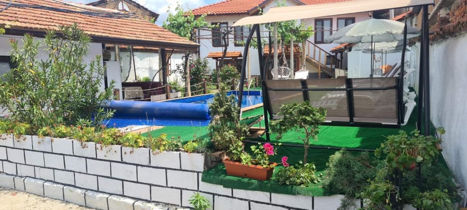 Garden, Swimming pool