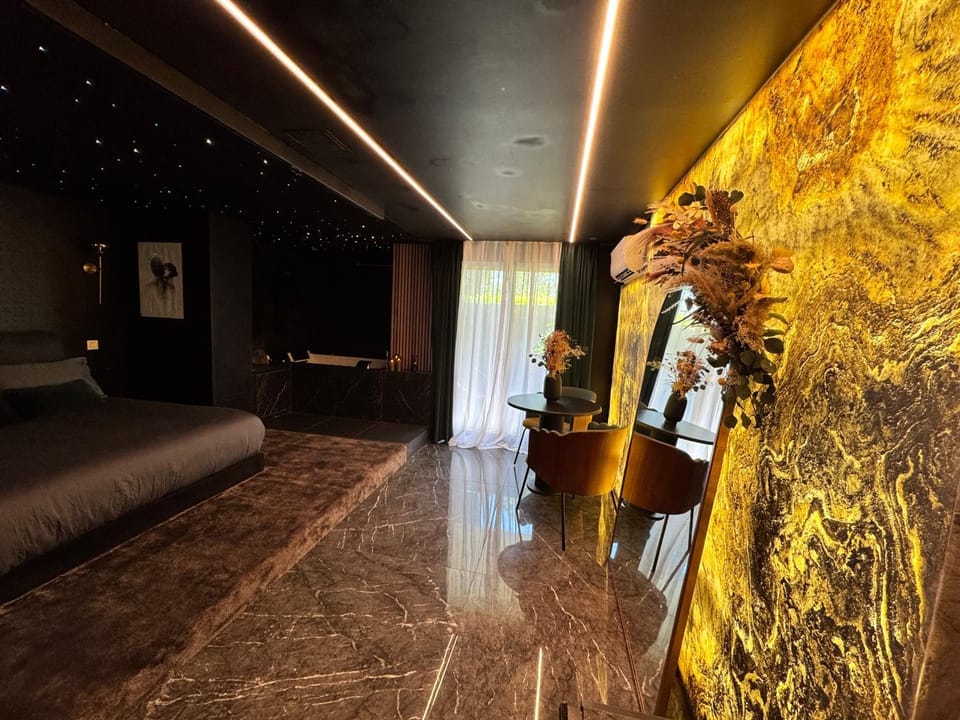 Night, Photo of the whole room