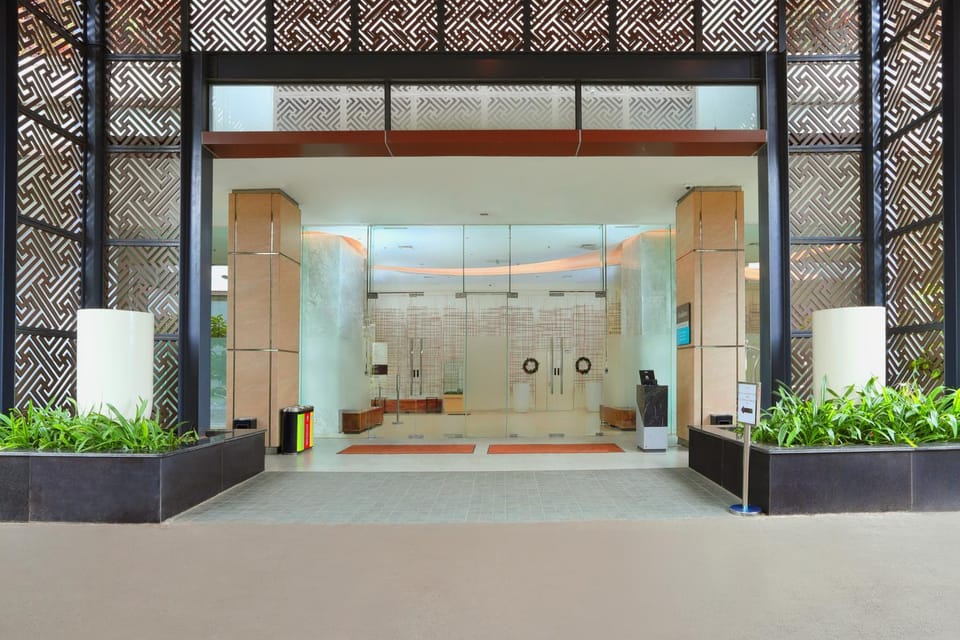 Facade/entrance