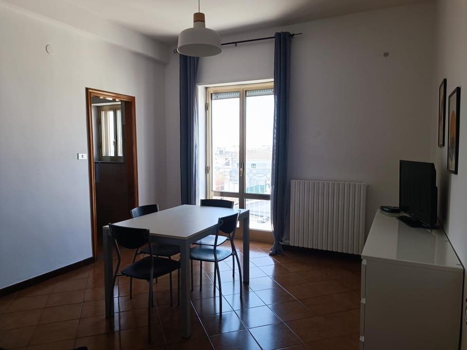Communal lounge/ TV room, TV and multimedia, Dining area, Evening entertainment