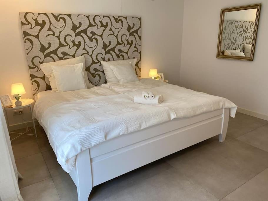 Edles Apartment in Hanau mit Balkon und Freisitz, Pkw-Stellplatz Apartment in Hesse