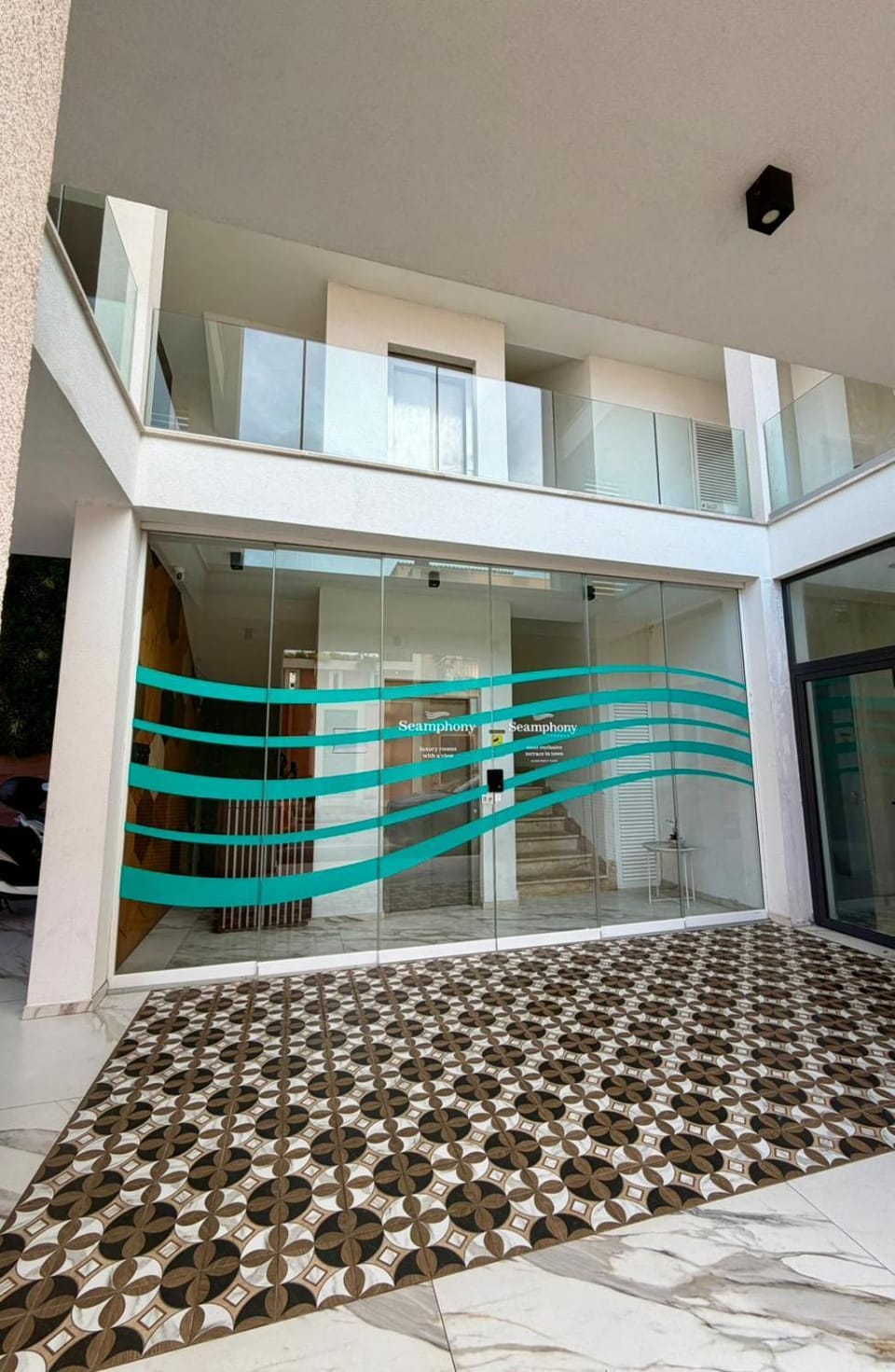 Facade/entrance