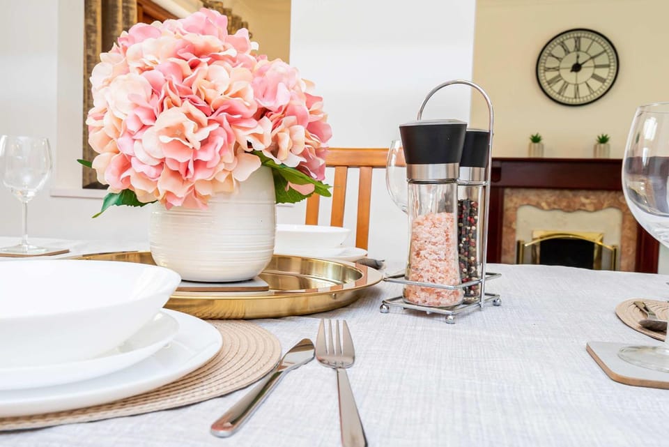 Spacious 4 Bedroom Home in Central Milton Keynes House in Milton Keynes