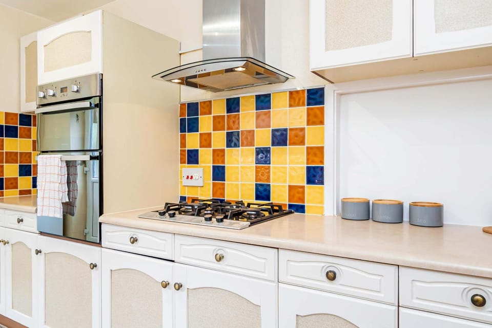 Spacious 4 Bedroom Home in Central Milton Keynes House in Milton Keynes