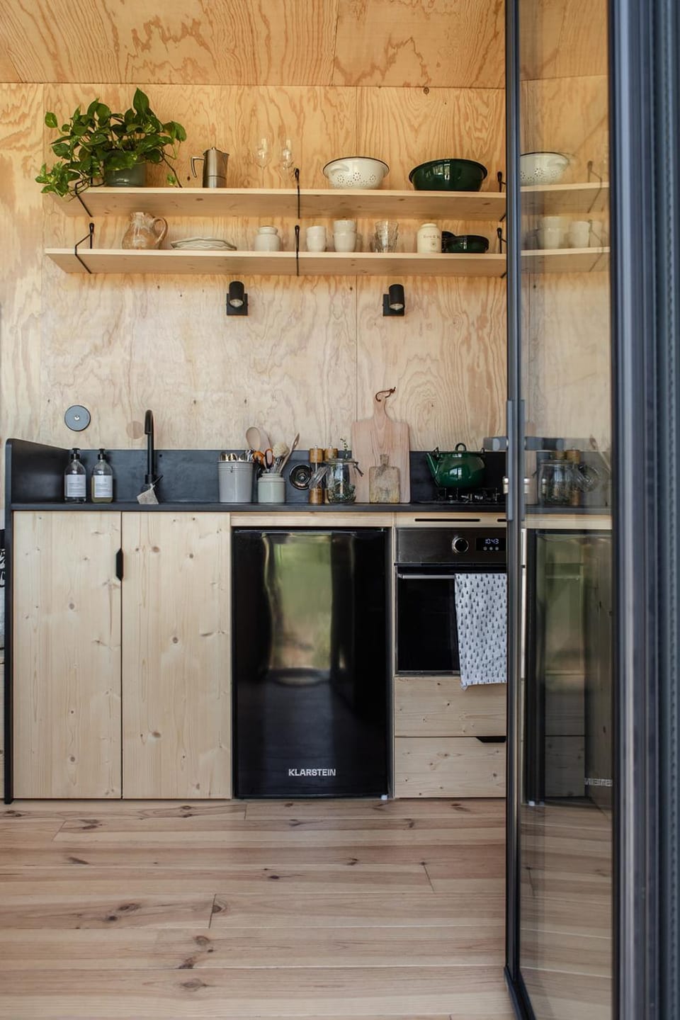 Property building, Kitchen or kitchenette, pet friendly