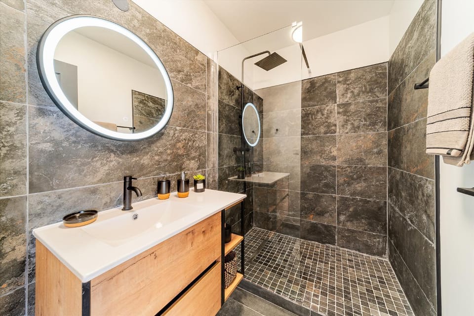 Shower, Bathroom, towels