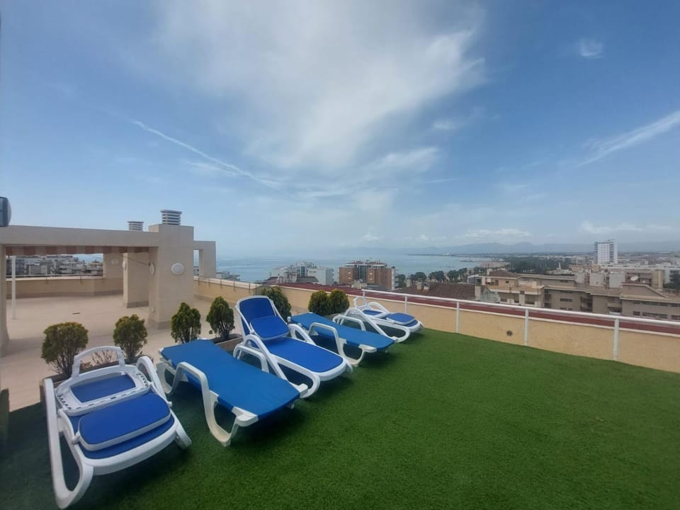 Swimming pool, sunbed