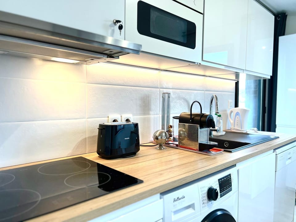 Coffee/tea facilities, toaster