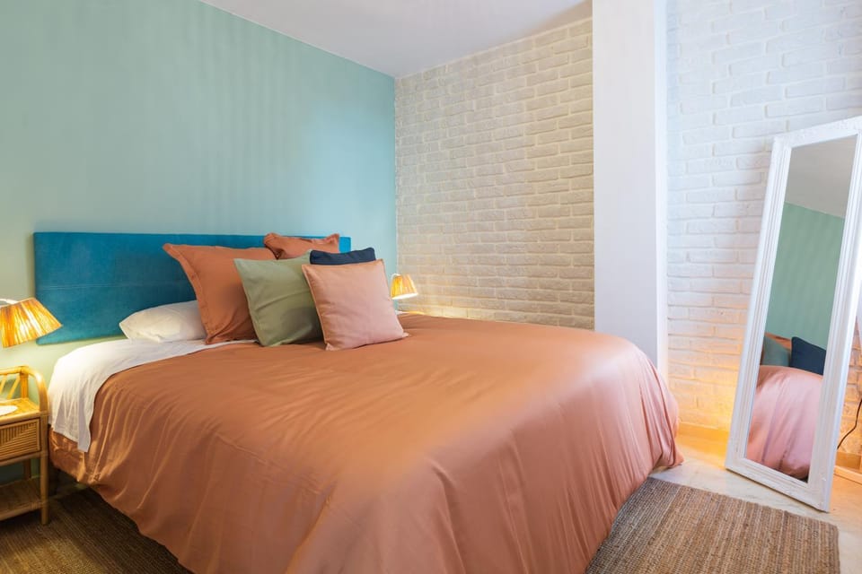 Bed, Photo of the whole room, Bedroom, internet, air conditioner