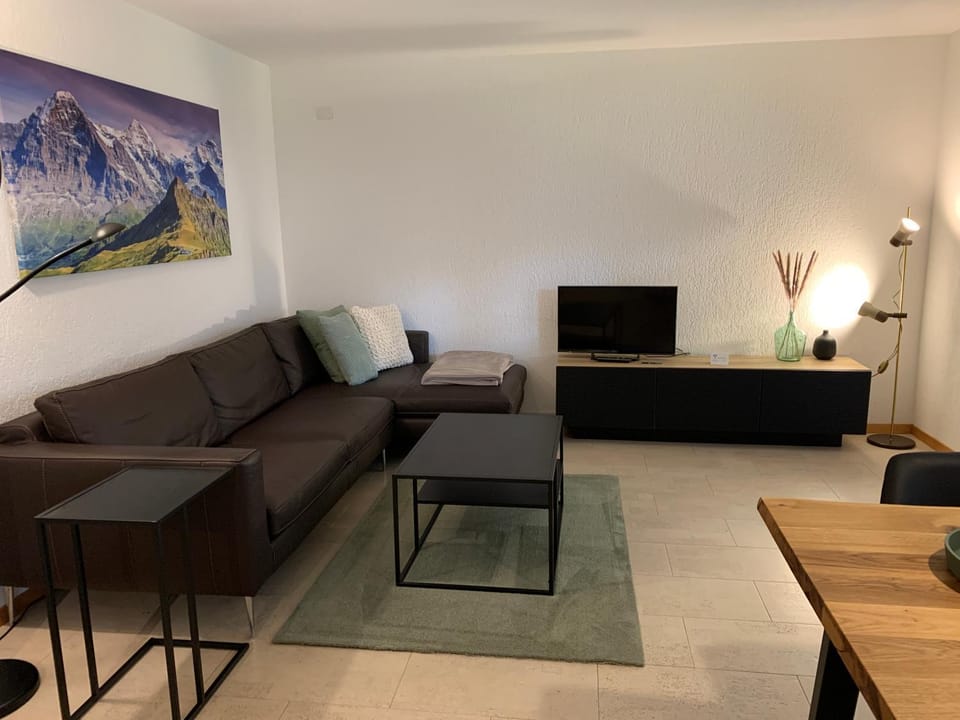 Communal lounge/ TV room, TV and multimedia, Living room, Seating area, Evening entertainment
