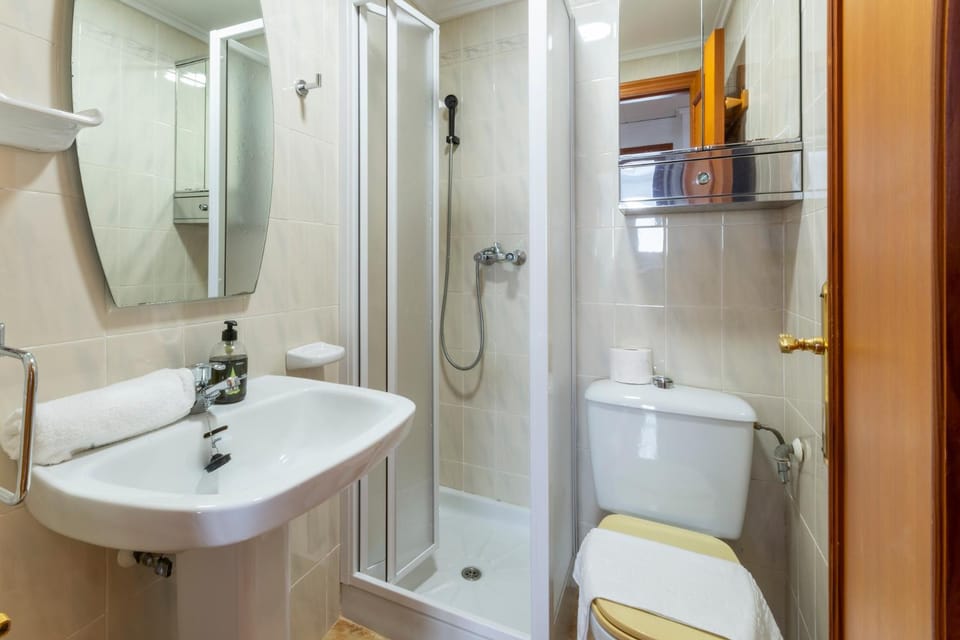 Shower, Bathroom, towels
