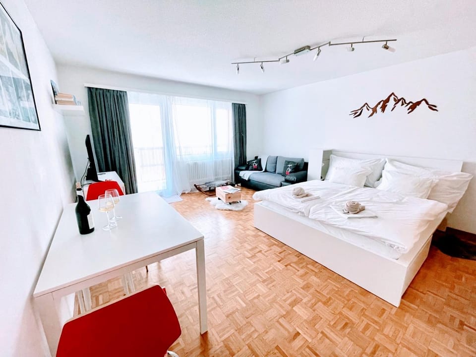 Photo of the whole room, Bedroom