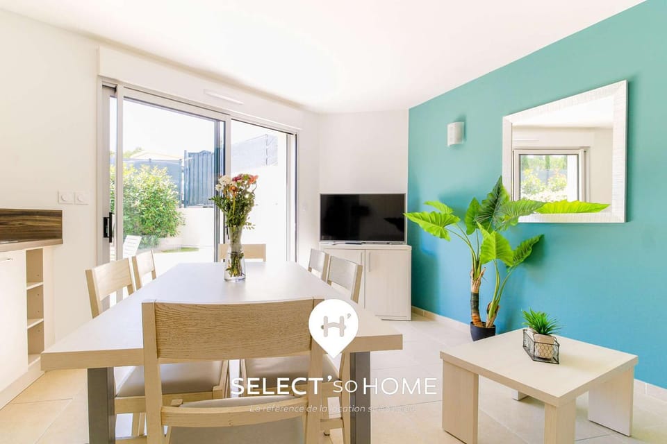 Communal lounge/ TV room, TV and multimedia, Living room, Seating area