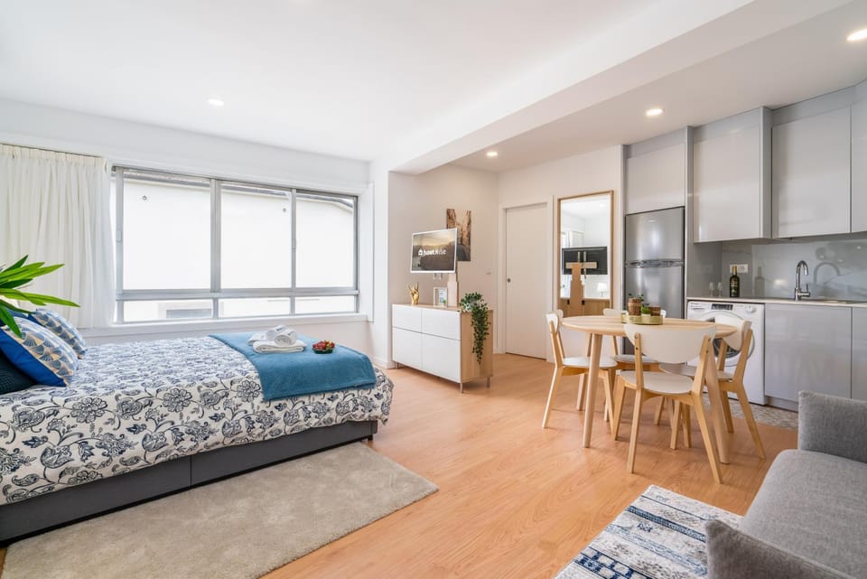 TV and multimedia, Dining area, Bedroom