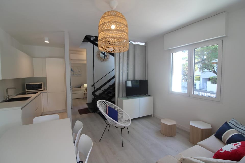 TV and multimedia, Kitchen or kitchenette, Living room, Dining area