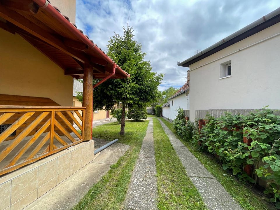 Da-Vi Apartmanház Apartment in Hungary