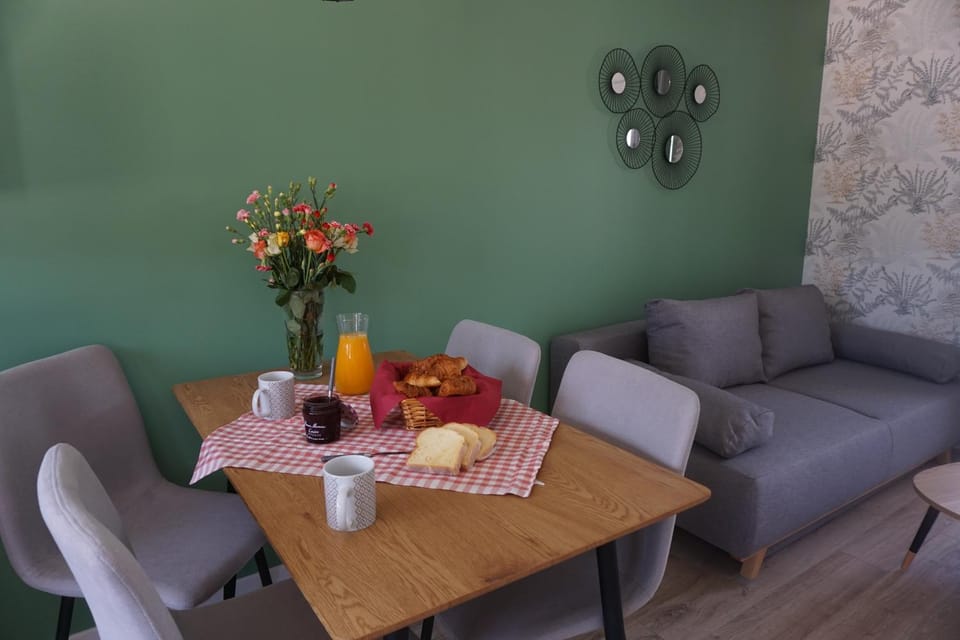 Living room, Dining area