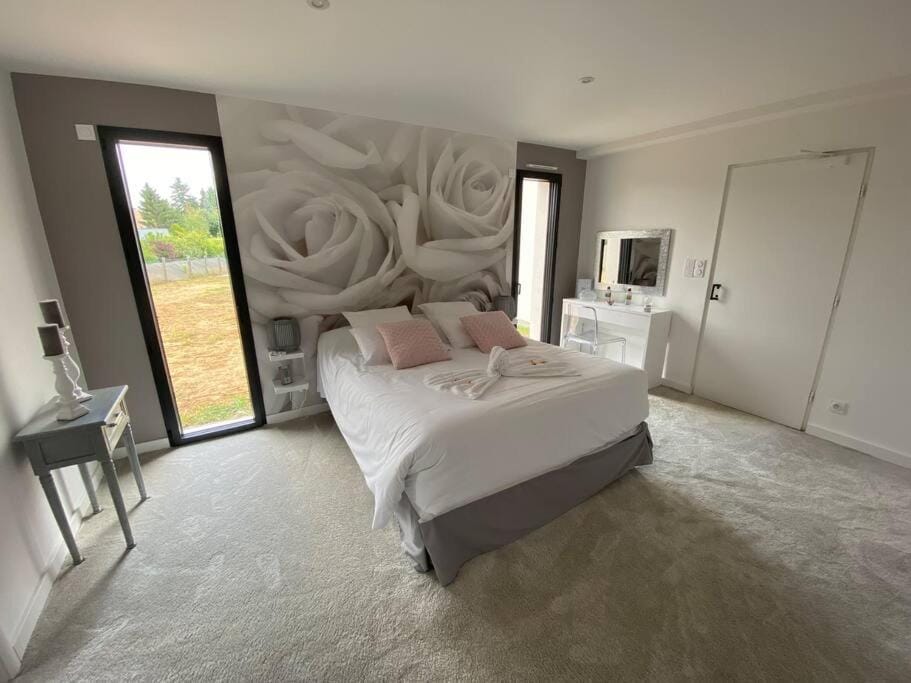 Villa avec piscine et spa proche circuit 24H Le Mans Villa in Pays de la Loire