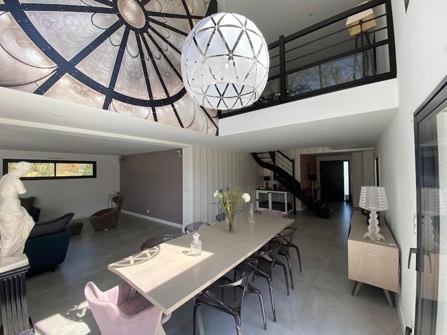 Villa avec piscine et spa proche circuit 24H Le Mans Villa in Pays de la Loire