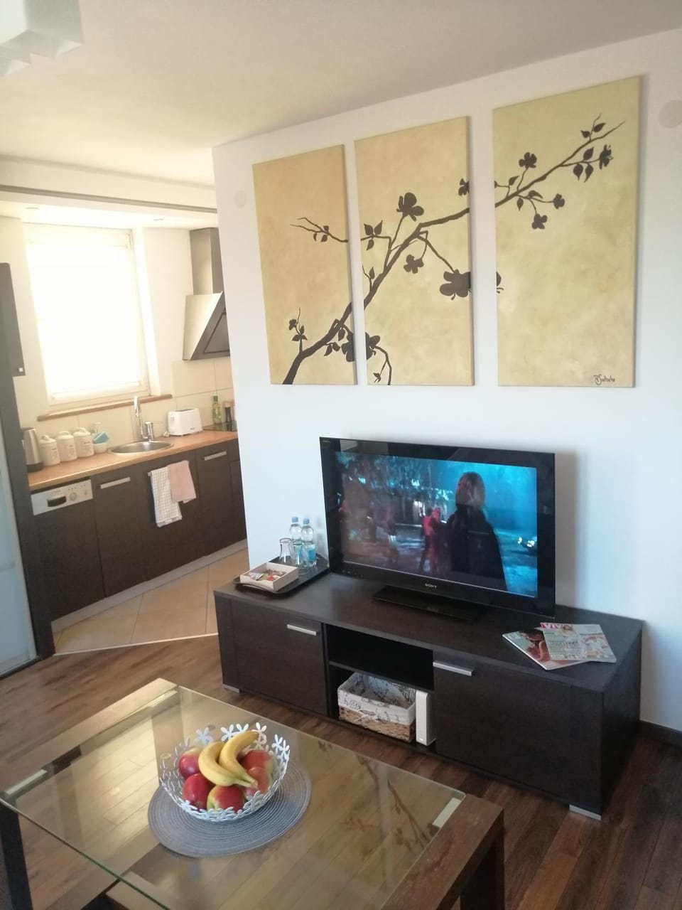 TV and multimedia, Food and drinks, Evening entertainment