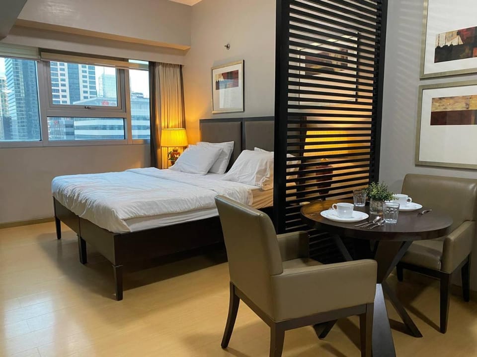 Bed, Photo of the whole room, Dining area, Bedroom
