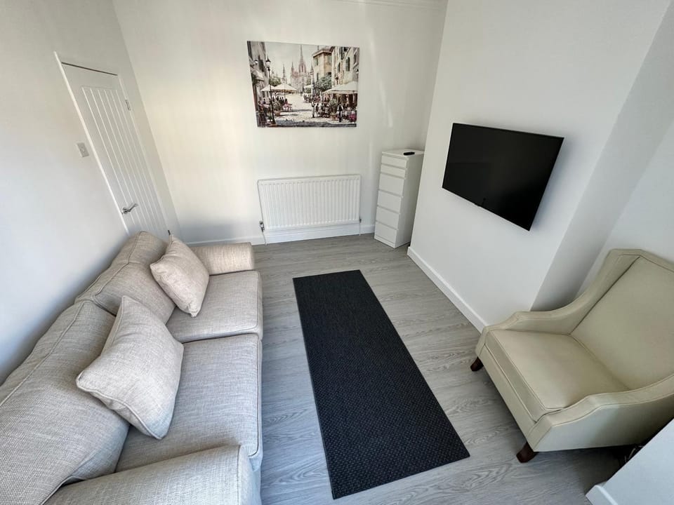 4 bed house off Norton village House in England