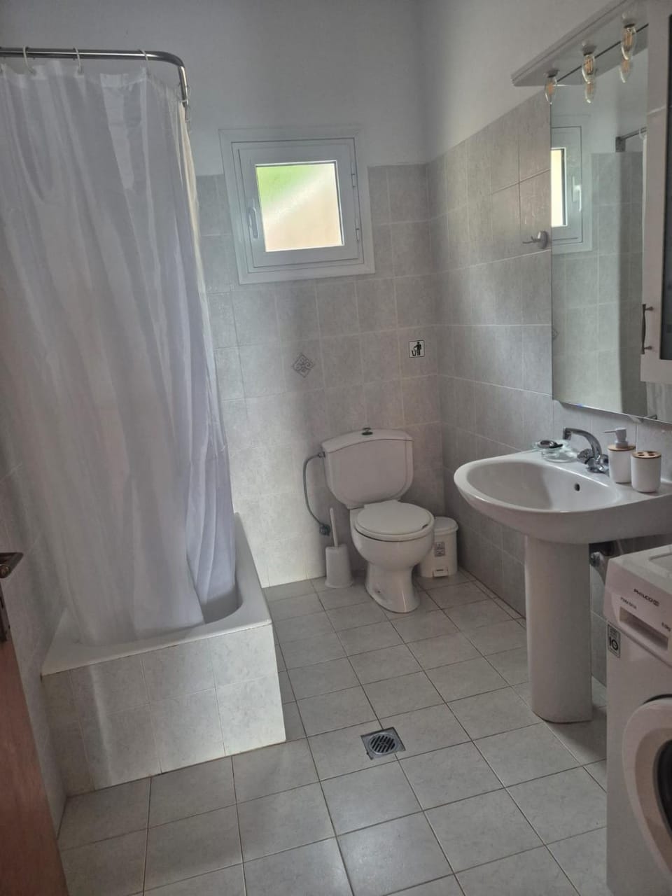 Toilet, Bath