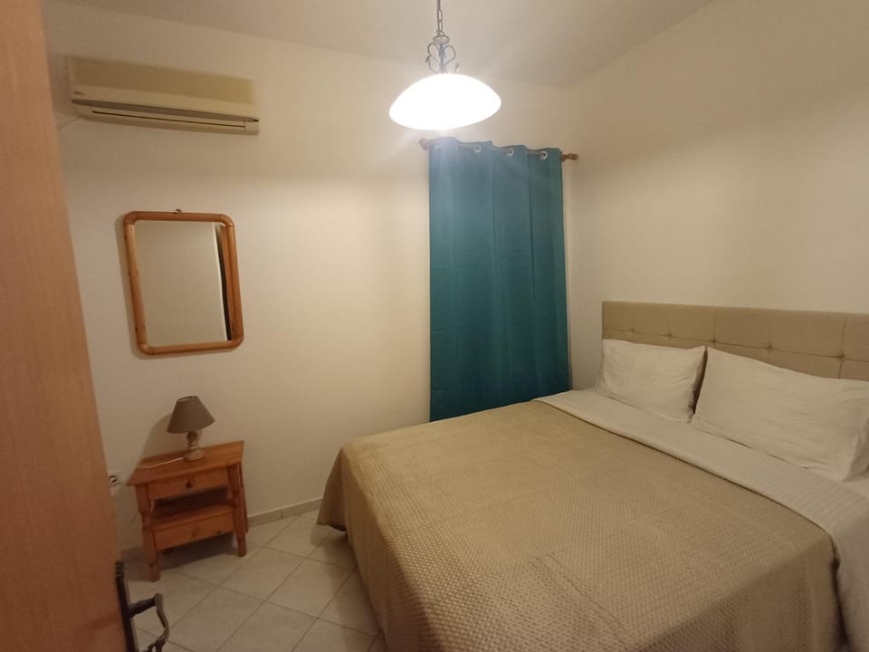 Bed, Bedroom, wardrobe, air conditioner