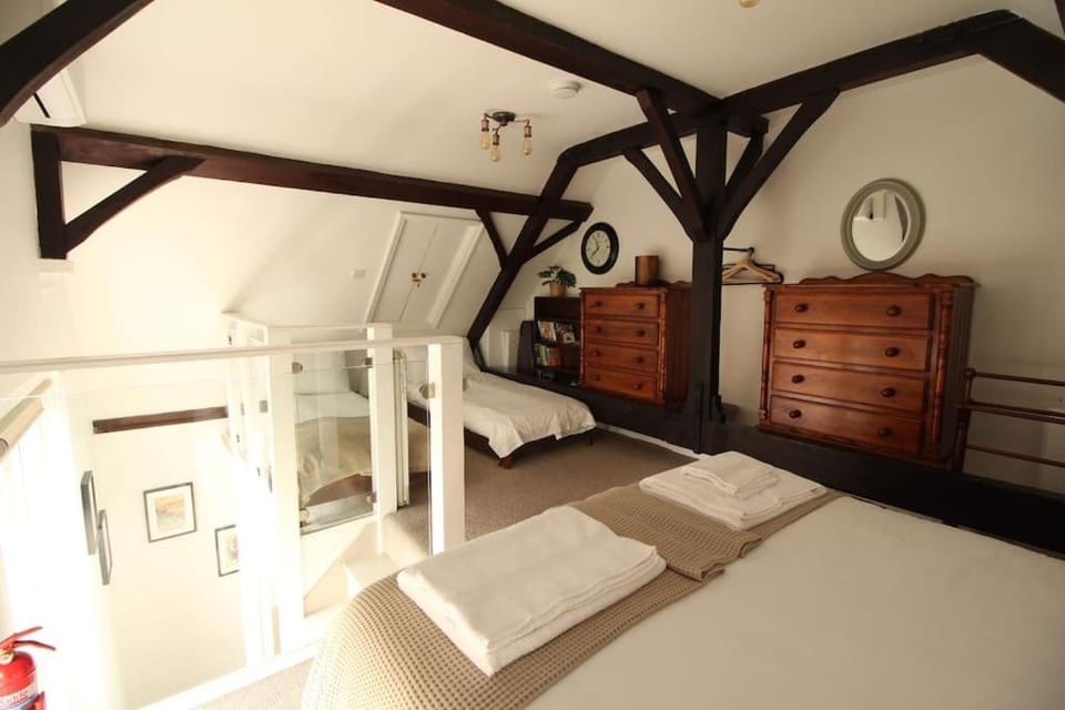 4 The Old Schoolhouse: Parking, hot tub, garden, air con House in Whitstable