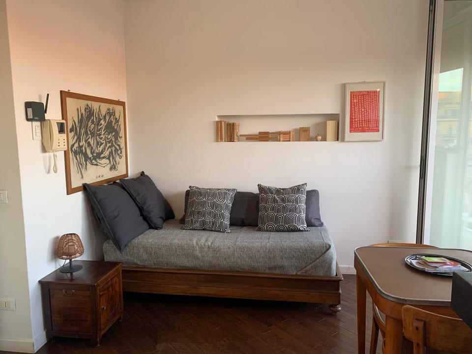 Bed, Living room, Seating area