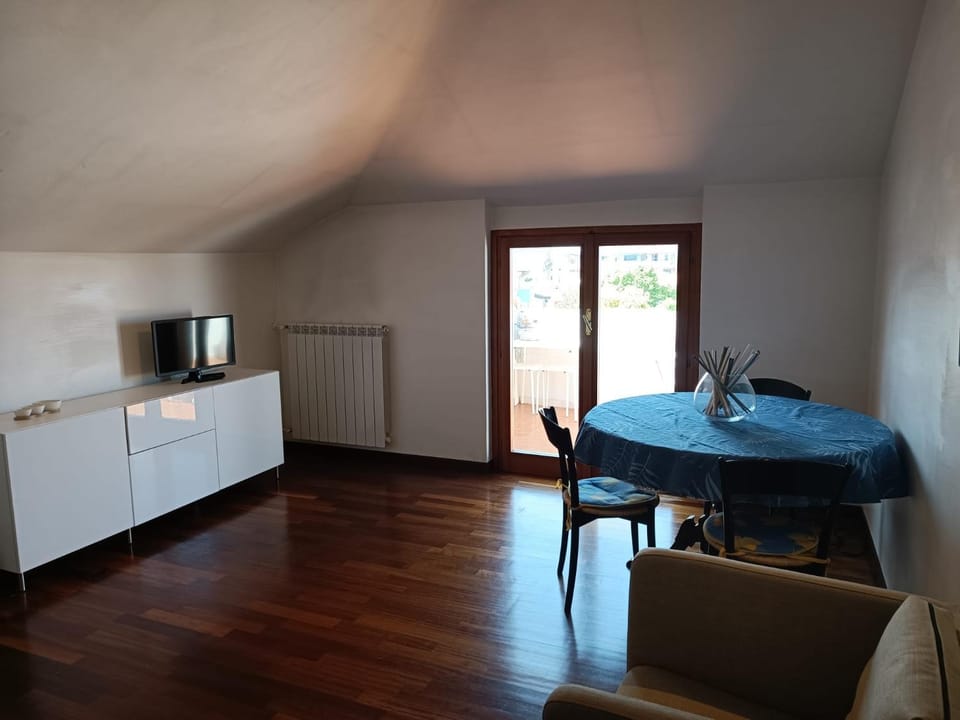 TV and multimedia, Dining area