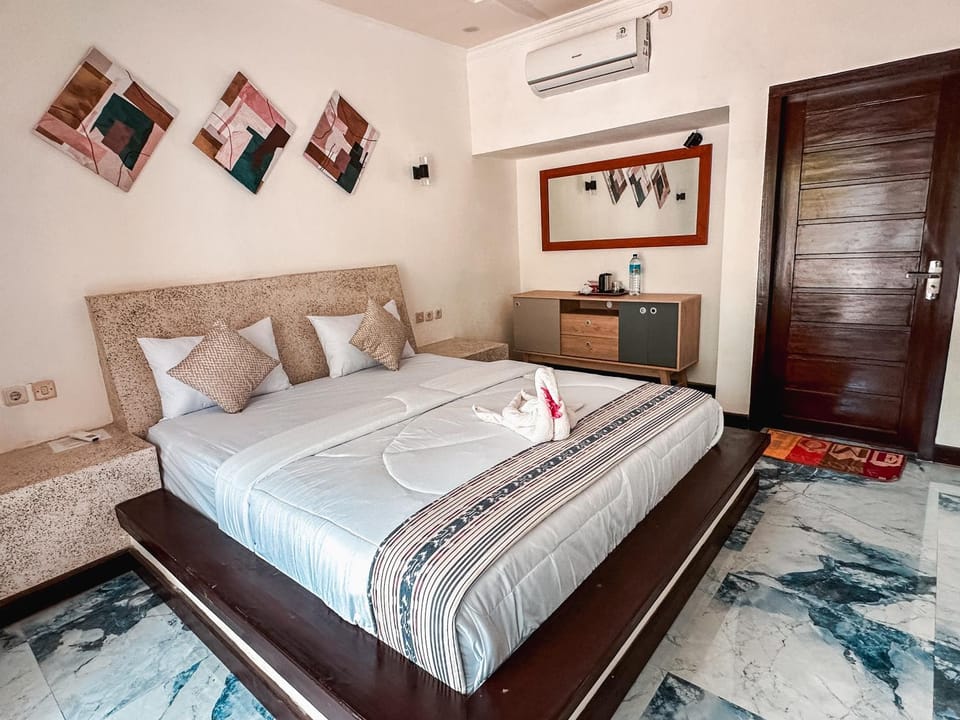 Bed, Photo of the whole room, wardrobe, air conditioner