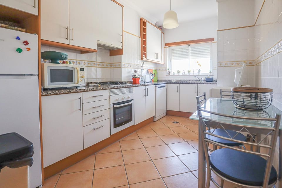 Kitchen or kitchenette, Dining area, dishwasher, minibar, pet friendly, stove, toaster