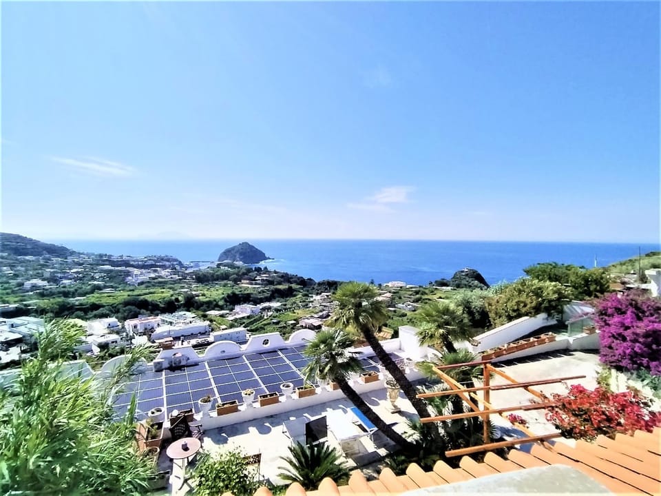 Villa Rosa Sea View Apartment in Forio