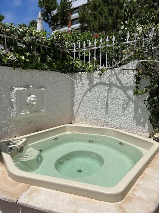 Hot Tub, Hot Tub