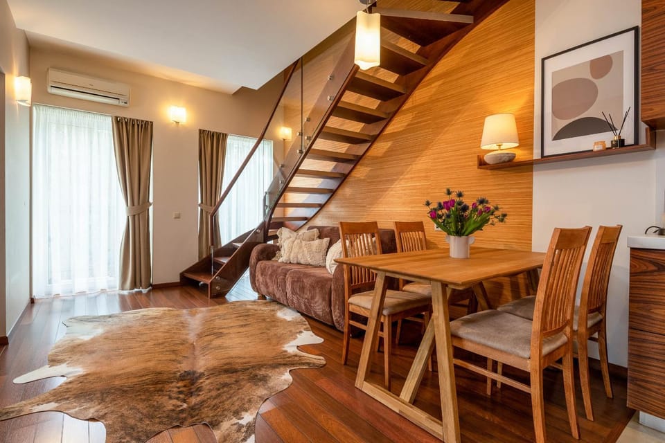 Seating area, Dining area