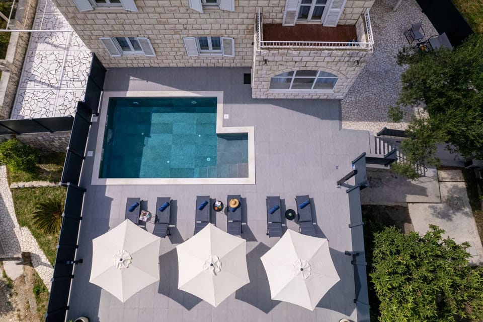 Swimming pool, sunbed