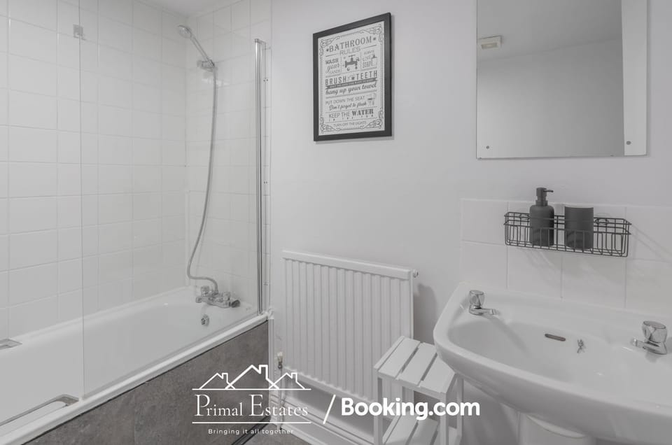 Bathroom, Bath, towels