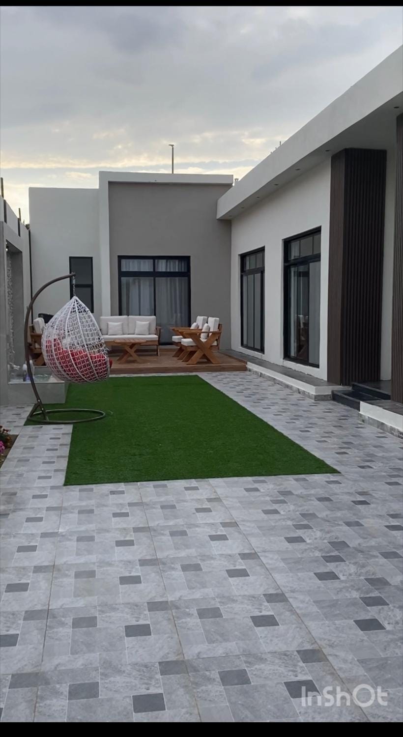 Property building, Patio, Day, Garden, Garden view