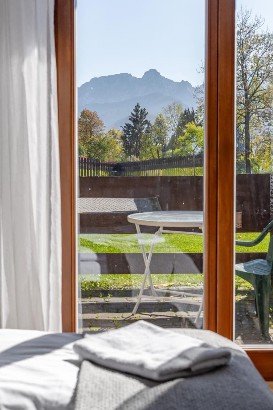 Spring, Bed, Day, Natural landscape, View (from property/room), Balcony/Terrace, Photo of the whole room, Bedroom, Mountain view