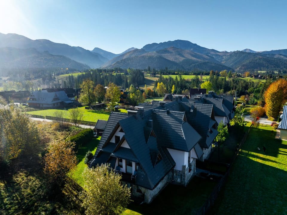 Property building, Spring, Day, Natural landscape, Bird's eye view, Mountain view