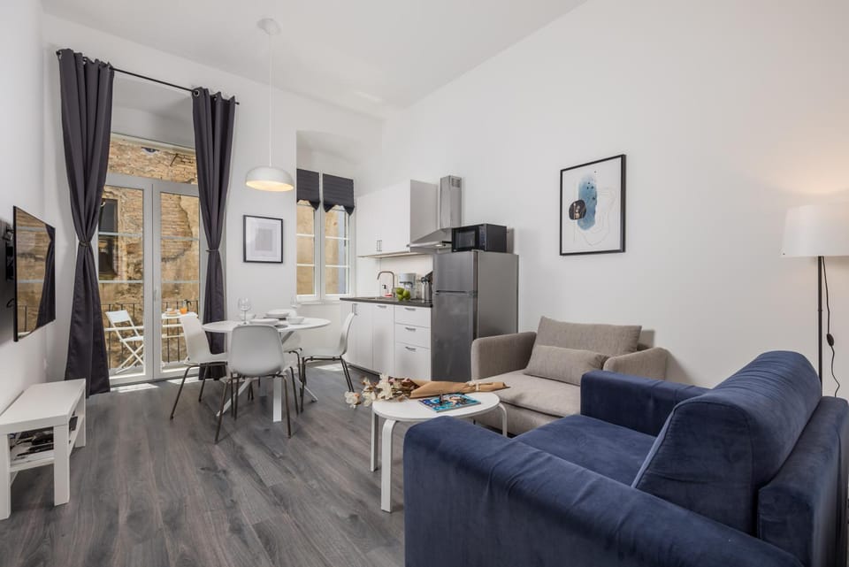 Kitchen or kitchenette, Living room, Seating area